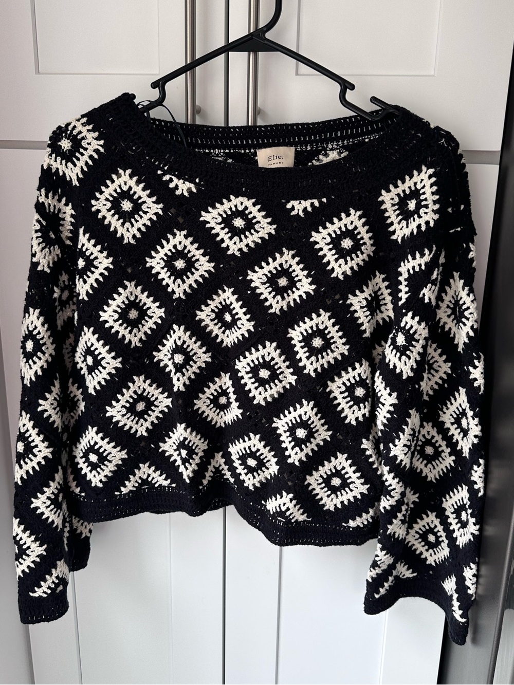 Tahari Black & White Geometric Crochet Crewneck Sweater M